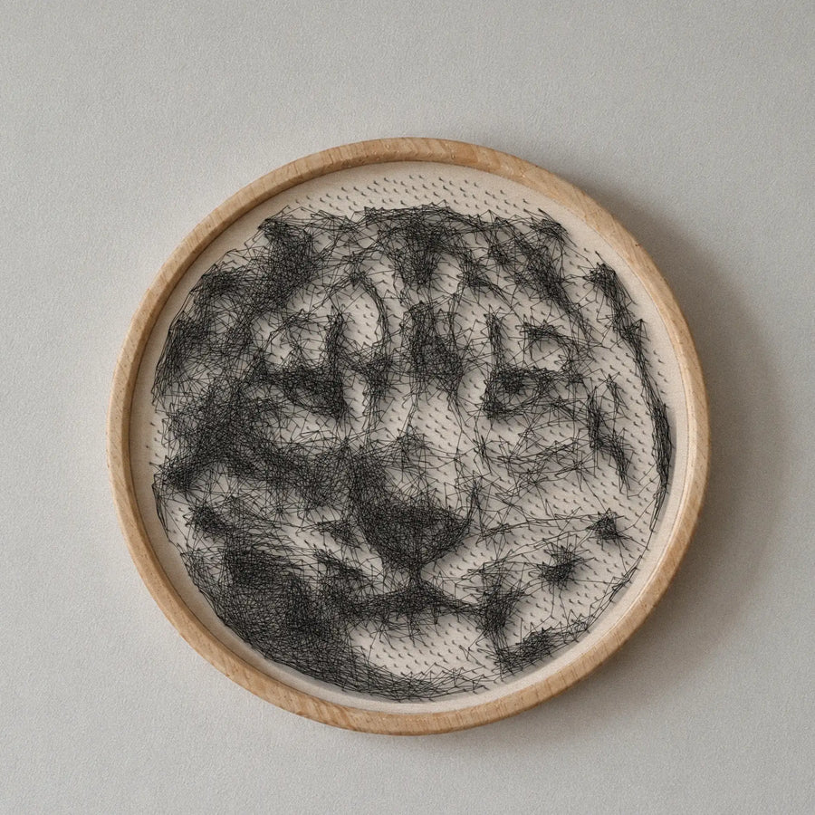 Snow Leopard string art wall decor featuring 2,266 nails and 6,041 thread connections on a 55 cm circular wooden board