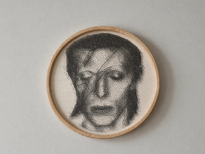 David Bowie string art wall portrait featuring 1,892 nails and 4,609 thread connections on a 55 cm circular wooden board