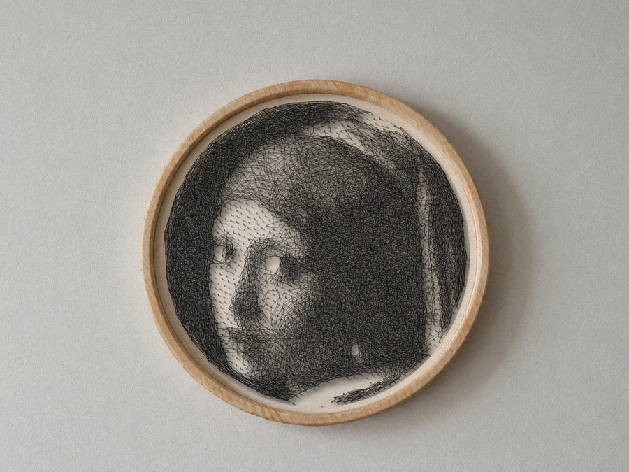 Girl with a Pearl Earring string art portrait featuring 2,235 nails and 8,117 thread connections on a 55 cm circular wooden board