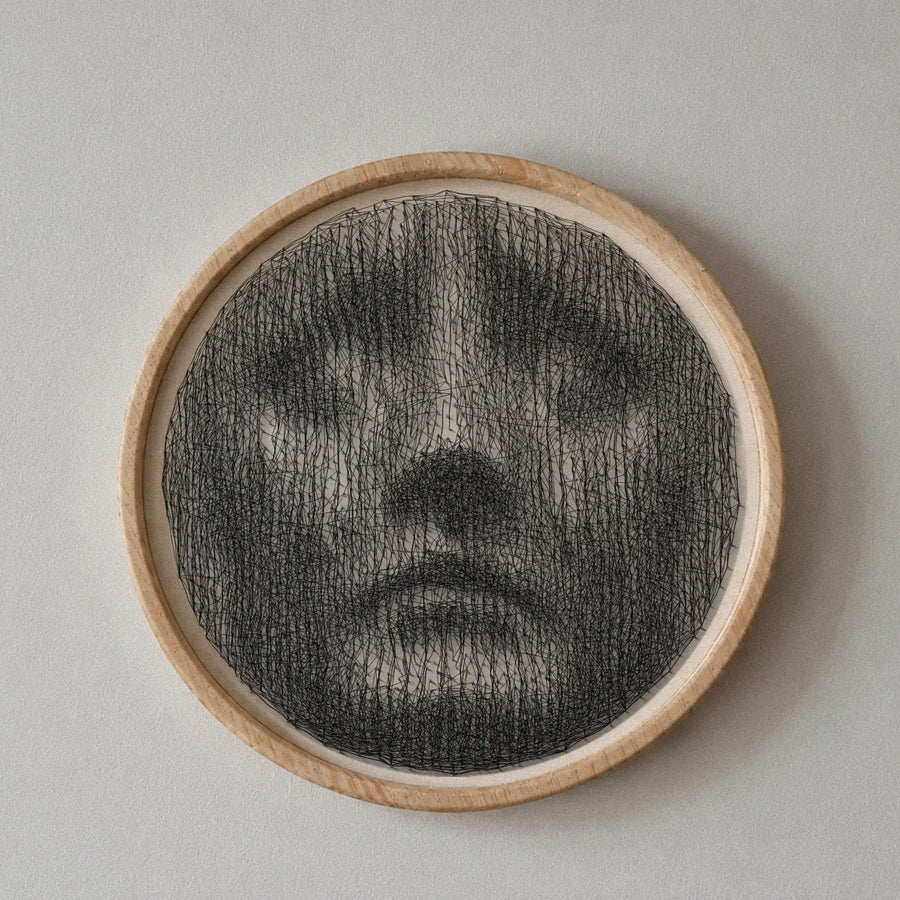 Surrealist head string art wall decor featuring linear patterns with 2,271 nails and 8,689 thread connections on a 55 cm circular board