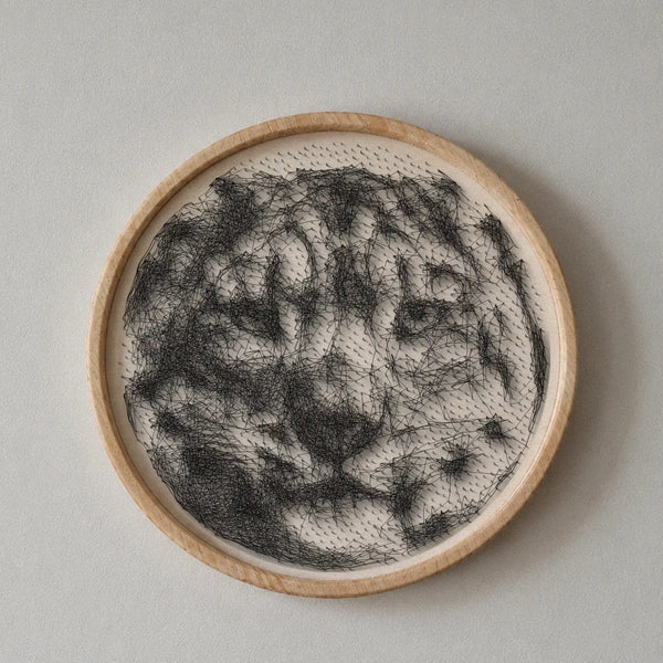 Snow Leopard string art wall decor featuring 2,266 nails and 6,041 thread connections on a 55 cm circular wooden board